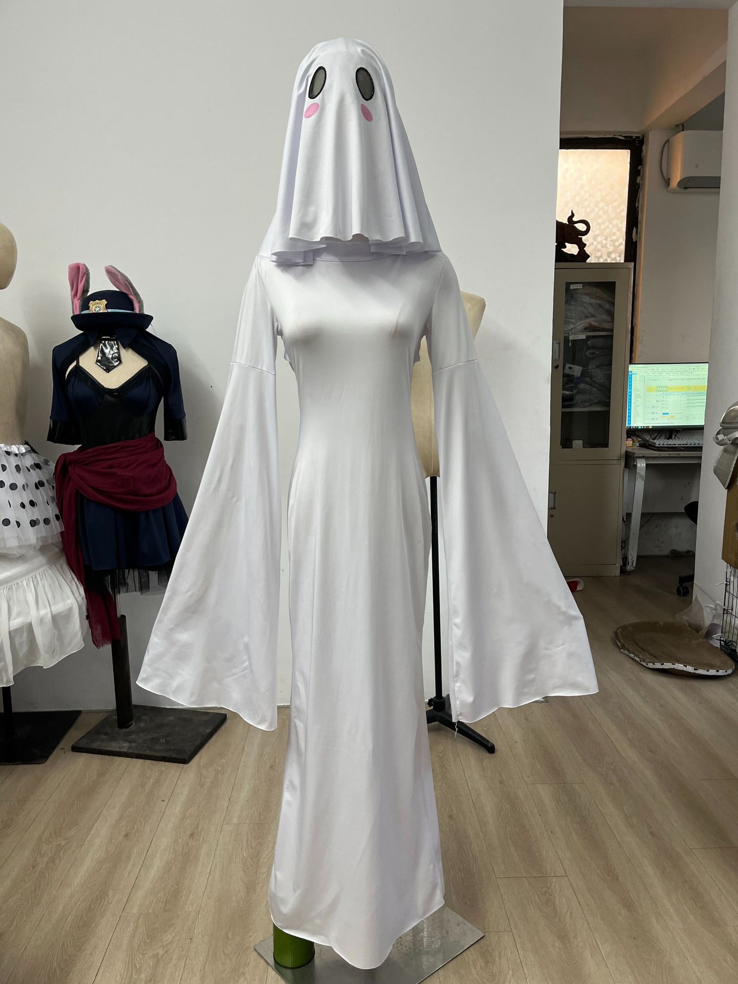 Originele cosplay-outfit Ghost - Slim Fit Suit Set recensie en prijs